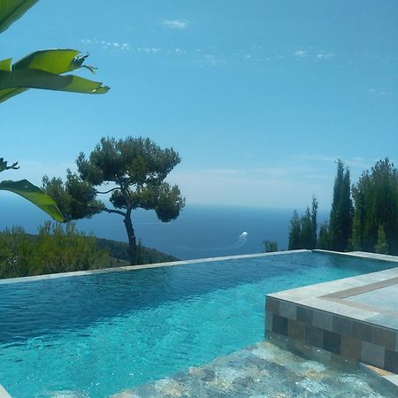 Eze - Appartement Dans Bas De Villa Avec Piscine Pres De Monaco Zewnętrze zdjęcie